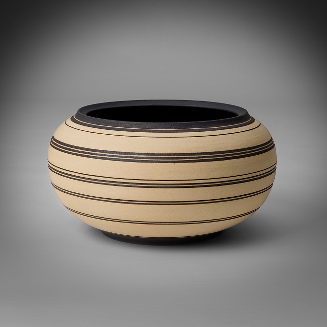 炭化白化粧象嵌花器 | 作家作品｜英窯